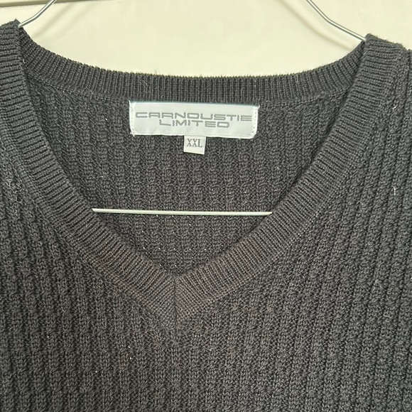 Black Sleeveless Sweater Vest - Picture 2 of 4